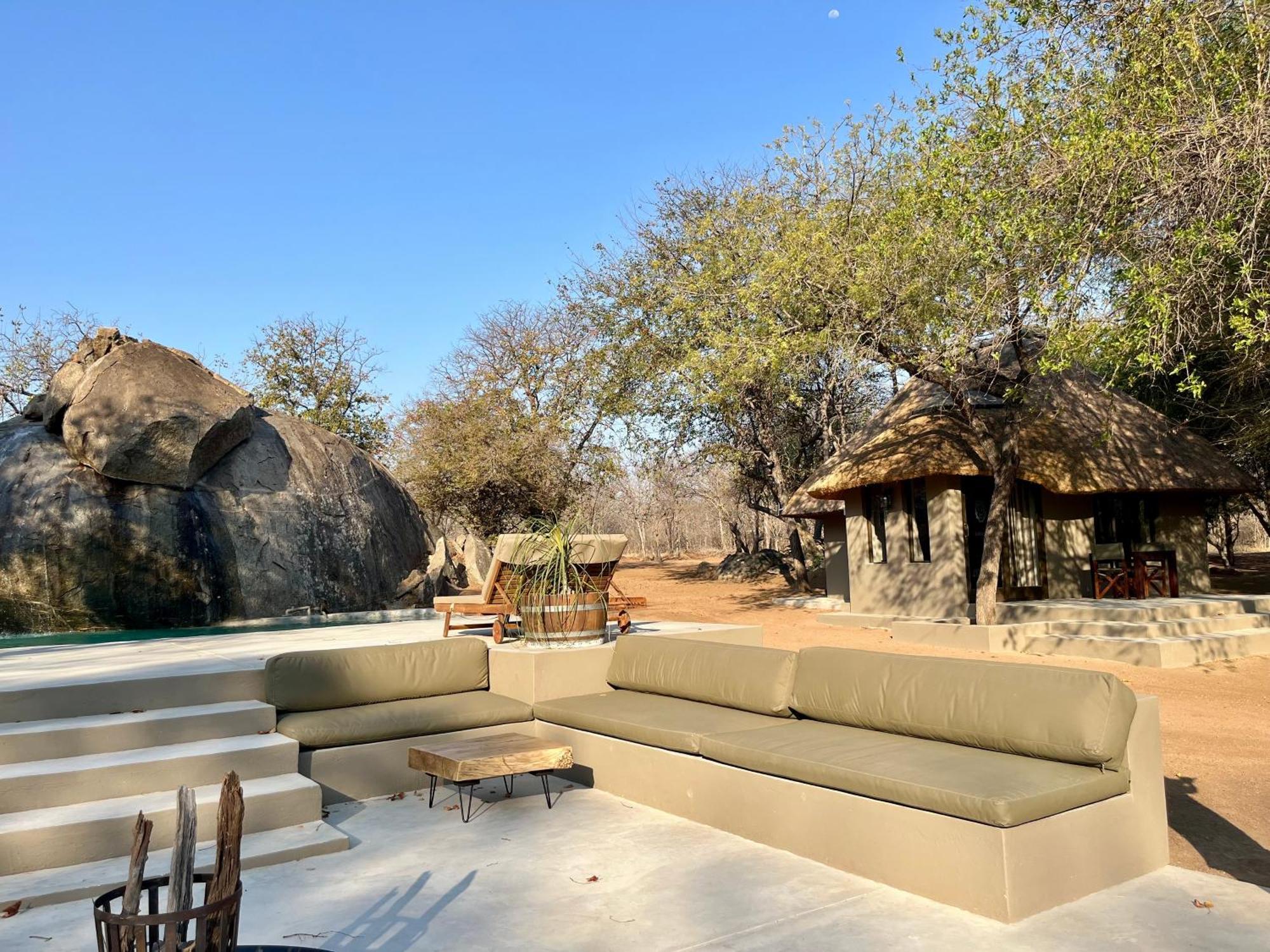 Timbila Game - Welcome To Land Of Leopards And Buffalo - Big Game Lodge Phalaborwa