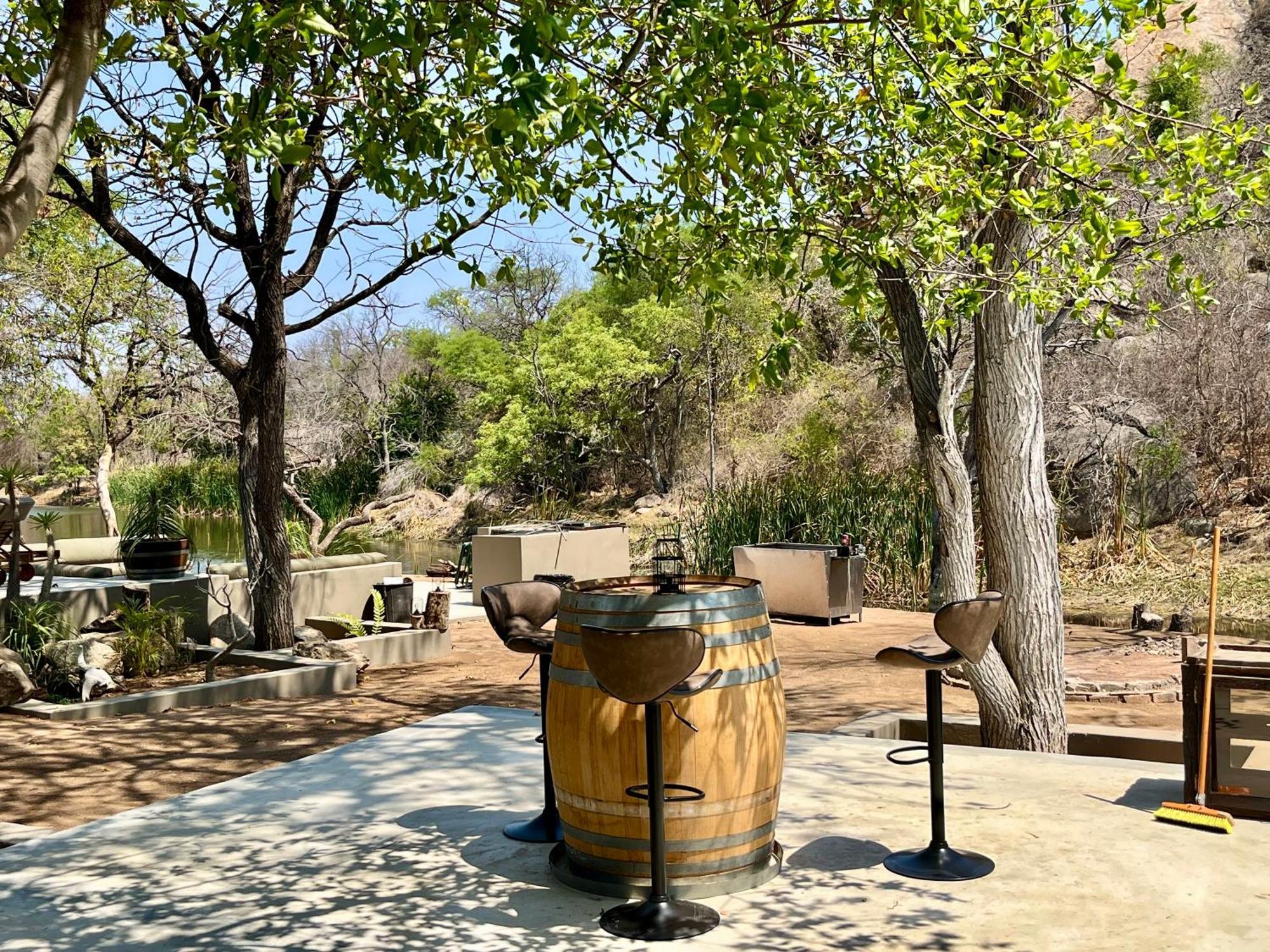 Timbila Game - Welcome To Land Of Leopards And Buffalo - Big Game Lodge